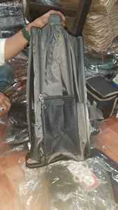 Sac à dos moderne et élégant pour ordinateur portable de bureau avec design multifonctionnel en nylon, transport confortable, doublure en PVC et fermeture éclair simple - Product Image 3