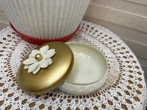 Round Metal <b>Storage</b> <b>Box</b> Elegant Jar Design for Convenient Organization - Product Image 3