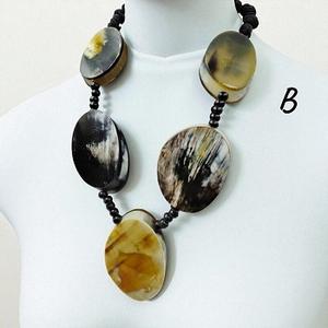 Collier en corne naturelle Bijoux en corne de buffle pour femmes Écologique Fait à la main Mode Meilleure vente Ambre Couleur Miel - Product Image 2