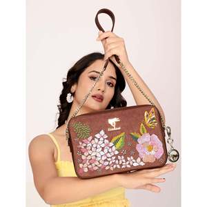 Sac bandoulière carré de luxe en cuir végétalien brodé floral - Petit format, fermeture éclair étanche, sangle chaîne marron, capacité 1-1,9 L - Product Image 4