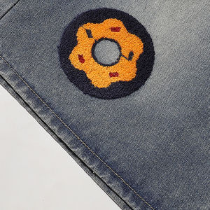 กางเกงขาสั้นผ้ายีนส์ของผู้ชายที่ออกแบบเองได้สำหรับฤดูร้อนกางเกงทรงหลวมมีกระเป๋าปักลายผ้าถักซักด้วยวิธีการทอ - Product Image 4