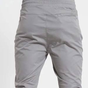 Pantalones cargo tácticos de alto rendimiento para hombre con múltiples bolsillos y costuras reforzadas para mayor durabilidad - Product Image 5