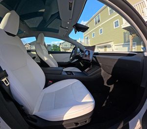 Tesla Model 3 Long Range 2025 d'occasion en excellent état, 3 000 milles, autonomie de 363 milles - Product Image 6