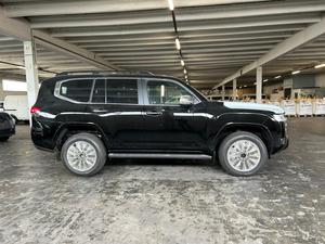 Toyota LC 300 VX V6 Bi-Turbo Diesel 4x4 Automatique Toit Ouvrant Sièges en Cuir Foncé 6 Places Euro VI SUV en Alliage d'Aluminium LE 2026 - Product Image 3