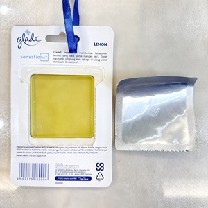 Recharge de désodorisant solide Glade Sensations Citron, parfum longue durée pour la maison, la voiture et la pièce - Product Image 3