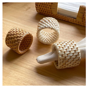 Rond de serviette en rotin naturel tissé à la main décor rustique durable écologique pour les accessoires de réglage de Table à manger - Product Image 1