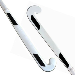 Palo de Hockey sobre Césped de Fibra de Carbono Resistente y Madera, Venta al por Mayor, Personalizado, Peso Equilibrado y Agarre Confiable para Jugadores en Pakistán - Product Image 1