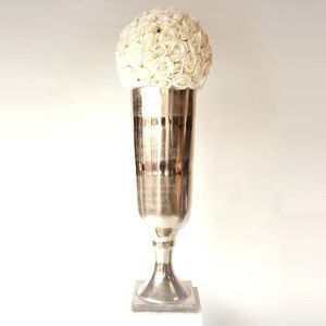 แจกันดอกไม้ในสวนแบบโลหะตกแต่งด้วยพื้นผิวที่เป็นเอกลักษณ์สำหรับการตกแต่งภายในที่ทันสมัยและแนวคิดการจัดเก๋ไก๋ - Product Image 3