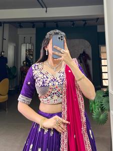 ชุดออกแบบแฟนซีขายดีชุดผ้าไหม vichitra lehenga choli & dupatta กับเลื่อมด้ายเย็บปักถักร้อยทำงานผู้จำหน่ายอินเดีย - Product Image 2