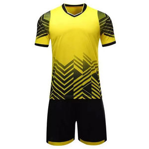 Nuevo estilo personalizado para hombre, conjunto completo amarillo, uniforme de fútbol por sublimación con diseño libre, cuello en V, traje de fútbol contrastante - Product Image 1