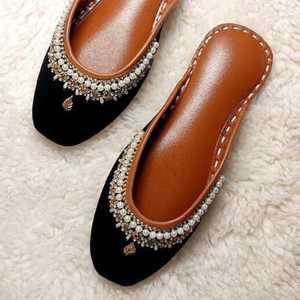 OEM Traditional <b>Khussa</b> Women's Leather <b>Shoes</b> New Design Plain Solid Color Lightweight Flat Trendy Casual Party Wear Comfortable - Product Image 2