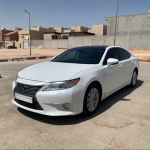 2018 ES350 NA AWD มือสอง พวงมาลัยซ้าย เบาะหนัง ระบบควบคุมความเร็วอัตโนมัติ ยูโร 6 ดีเซล ล้อแม็ก R16 เกียร์อัตโนมัติ หลังคาซันรูฟ ภายในสีอ่อน - Product Image 1