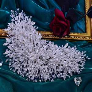 ที่คาดผม Bridella BHP397-S ดีไซน์มงกุฎโลหะผสมสีเงินและคริสตัลสำหรับงานแต่งงาน งานพรอม และงานพิธีการ - สวมใส่สบายและแน่นหนา - Product Image 6