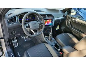 SUV Compacto de Lujo 2024, 5 Puertas, Motor Turbo Automático, Faros LED, Interior Oscuro, Paquete Exterior Deportivo, Sin Accidentes, Volante a la Izquierda - Product Image 2