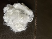 Flocons de PET recyclé de haute qualité 100 %, fibres courtes de polyester siliconées creuses, certifiées ISO9001:2015 OEKOTEX, ignifuges