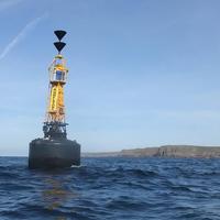 Bouée flottante durable fabriquée selon les normes et spécifications maritimes internationales pour des applications mondiales