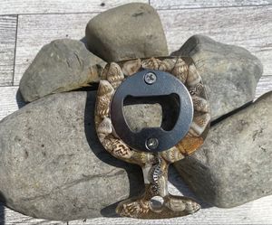 Abrebotellas de resina de primera calidad con acabado decorativo, ideal para cocinas rústicas y elegantes accesorios modernos para mesas de comedor - Product Image 6