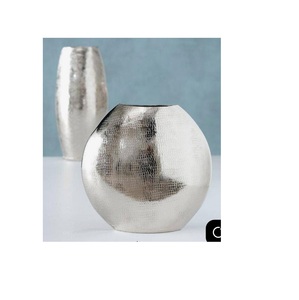 Florero Moderno de Lujo en Metal Dorado para Decoración de Bodas y Hogar, Recipiente Decorativo Ovalado de Aluminio Texturizado para Mesa/Suelo - Product Image 2