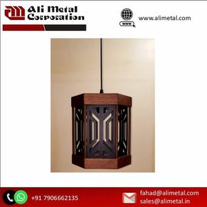 Ensemble de 2 lanternes bougeoirs modernes en bois naturel pour décoration de Noël avec caractéristiques saisonnières de tous les jours - Product Image 2