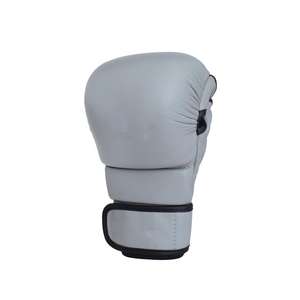 Gants de boxe et d'arts martiaux en cuir pour hommes fabriqués au Pakistan avec logo sur mesure pour l'entraînement - Product Image 6