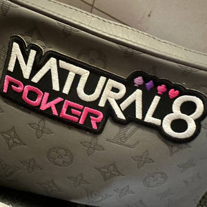 Écussons de broderie personnalisés sans couture sur support adhésif insignes tissés lavables de conception de luxe étiquettes de vêtements temporaires amovibles - Product Image 1