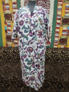 Robe Kimono en coton à fleurs blanches Peignoir léger et couverture de plage pour les femmes Parfait pour la piscine Spa Resort ou un usage décontracté - Product Image 2