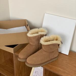 Bottes de neige sur mesure pour femmes, fabriquées en laine douce et chaude de qualité supérieure avec matériau antidérapant, bottes d'hiver en coton - Product Image 4