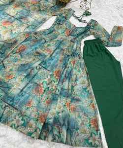 Vestido de fiesta de organza de moda con diseño vibrante pintado a mano y acentos de volantes Estampado de bloques y detalles de peleas - Product Image 2