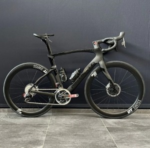 Qualité supérieure pour le nouveau vélo de route électrique DOGMA F-series DURA ACE DI2 2025, autonomie de 60 km, 12000W, 36V, support OEM/ODM personnalisé, prêt à être expédié - Product Image 1