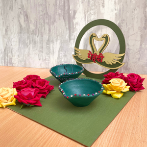 Platos Mehndi de diseñador de estilo indio con diseño de flor de rosa, borde exterior de trabajo y plato tradicional de cisne en la parte posterior para Decoración - Product Image 5