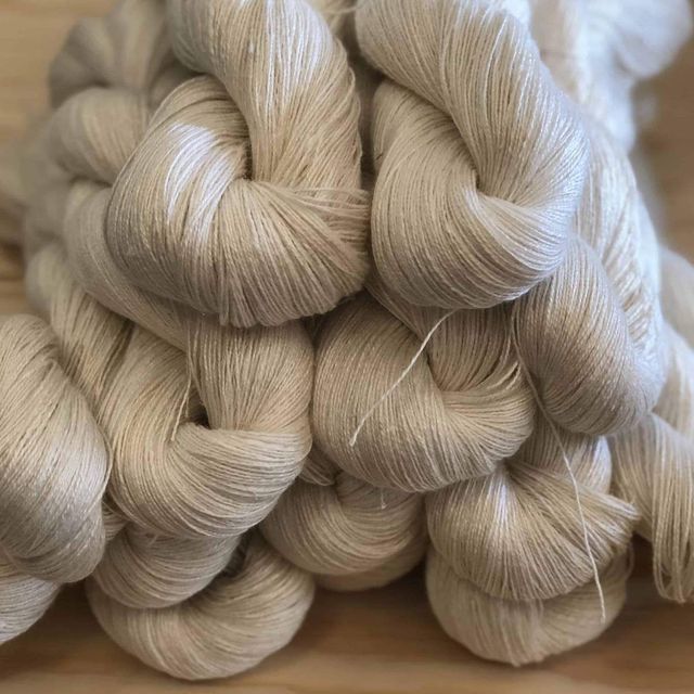 GEM BLUE LOTUS VIETNAM Raw Materials Eco Friendly Pineapple Fiber in Viet Nam for Textile Weaving Pineapple Plant Fabric