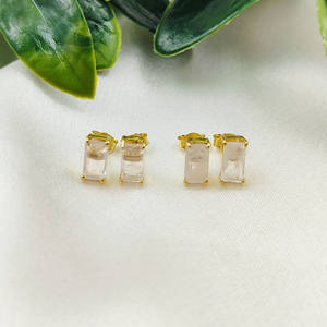 ต่างหูเพชรพลอยโรสควอตซ์ทรงบาแก็ตคุณภาพสูง |   เครื่องประดับเงินแท้ 925 ชุบทอง - Product Image 1