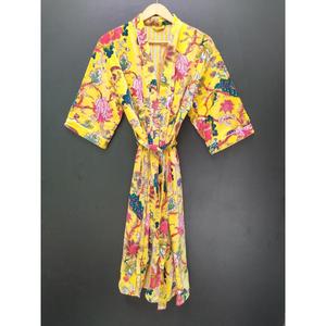 Peignoirs de bain en velours chaud de qualité supérieure avec un bon tissu et une coupe ample, idéaux pour la saison hivernale et une utilisation relaxante quotidienne pour l'exportation en vrac - Product Image 5