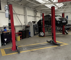 Elevador de vehículos de 2 postes / Rampa con capacidad de 4000 kg, trifásico o monofásico, requisitos de instalación de elevadores de vehículos de 2 postes, proveedor cerca de mí - Product Image 6