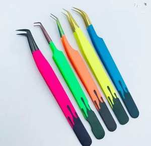 Pinzas para Extensión de Pestañas de Acero Inoxidable con Punta de Fibra Personalizada en Color Arcoíris - Punta Dentada de Precisión Antiestática y Duradera - Product Image 5