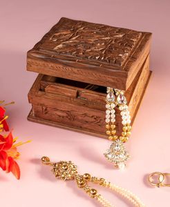 Joyero cuadrado de madera de nogal con Hojas de arce talladas en la parte superior 5x5 pulgadas hecho a mano de madera Idea de regalo única para hombres y mujeres - Product Image 4