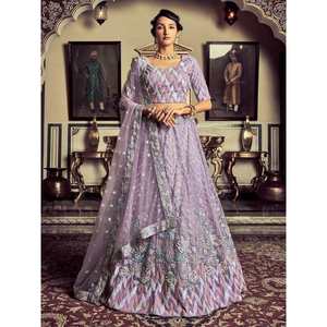 Lehenga Choli de Georgette Lila Bordado, Prenda Impresionante para Ceremonias y Bailes de Graduación con Diseño Intrincado - Product Image 1