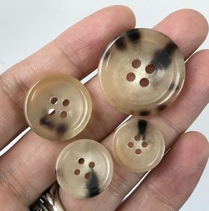 Botones de Ropa Duraderos, Ecológicos y Hechos a Mano con Cuerno de Búfalo Natural de Origen Sostenible y Textura Rica - Product Image 1