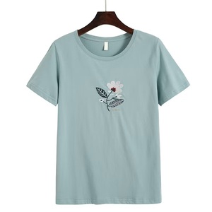 เสื้อยืดสตรีสไตล์สตรีทแวร์ทรงหลวมพร้อมงานปักแบบกำหนดเอง เสื้อยืดผู้หญิงแบบสั่งทำพิเศษ - Product Image 5