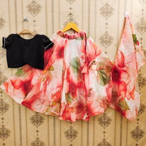 Conjunto de Lehenga Choli Étnico para Niñas Shoryam con Estampado de Hojas y Flores, Blusa Negra Larga hasta el Suelo y Dupatta |   Ropa de Fiesta para Niñas - Product Image 1