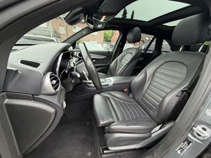 รถ SUV หรูมือสอง ปี 2021 รุ่น GLC 300 สีเทา 245 แรงม้า เกียร์อัตโนมัติ ขับเคลื่อน 4 ล้อ สำหรับขับขี่ออฟโรด เครื่องยนต์ดีเซล 1,950 ซีซี ไฟ LED - Product Image 2