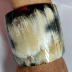 Pulseras y Brazaletes de Cuerno de Búfalo Pulido Hechos a Mano y Ecológicos, Duraderos y Elegantes para Mujer - Product Image 6