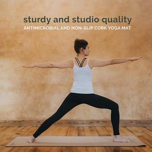 Esterilla de yoga orgánica de TPE y corcho respetuosa con el medio ambiente antideslizante, sostenible y duradera para entrenamientos en el hogar y en el estudio - Product Image 4