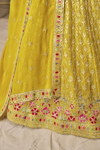 Fournisseur de Lehenga Choli en Georgette avec des broderies de sequins, de zari, de resham et de badla, de Surat Woman Fashion - Product Image 6