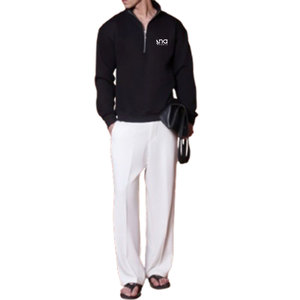 Haut à demi-zip de qualité supérieure, tissu léger et respirant pour un confort quotidien et un style de vie actif - Product Image 1