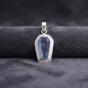 Pendentif classique en laiton fait main avec tanzanite bleue taille cercueil, serti clos, plaqué argent, bijou fantaisie tendance - Product Image 3