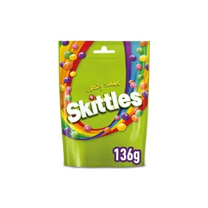 Tauchen Sie ein in Tangy Delight Skittles Sours 136g, eine Zesty Fusion von sauren Aromen