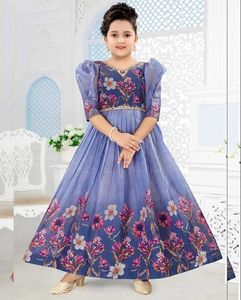 Nouveau costume en organza de soie marron Anarkali Taby pour filles brodé et imprimé numériquement avec Dupatta pour l'été - Product Image 1