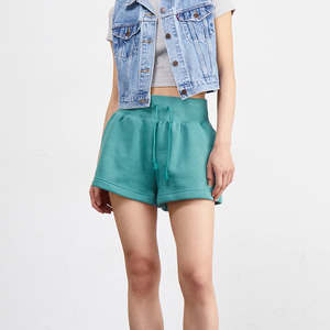 Pantalones cortos de chándal de algodón 220g de alta calidad personalizados Color sólido Diseño OEM Ropa de mujer informal Pantalones cortos de mujer Cintura elástica - Product Image 3