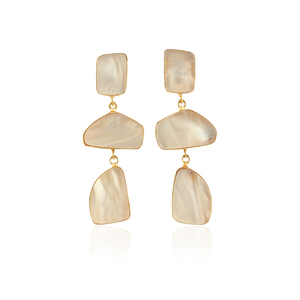 Último diseño, pendiente de tres piedras preciosas, madre sintética de perla, poste de oreja, pendiente de gota con tachuelas, Pendientes chapados en oro - Product Image 1